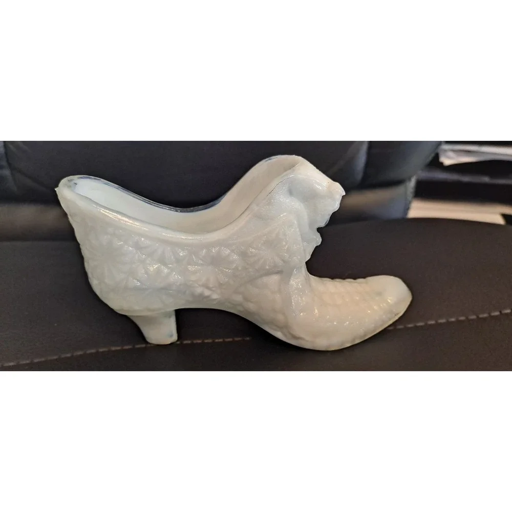 Boyd's Milkglass Cat Head Slipper 6